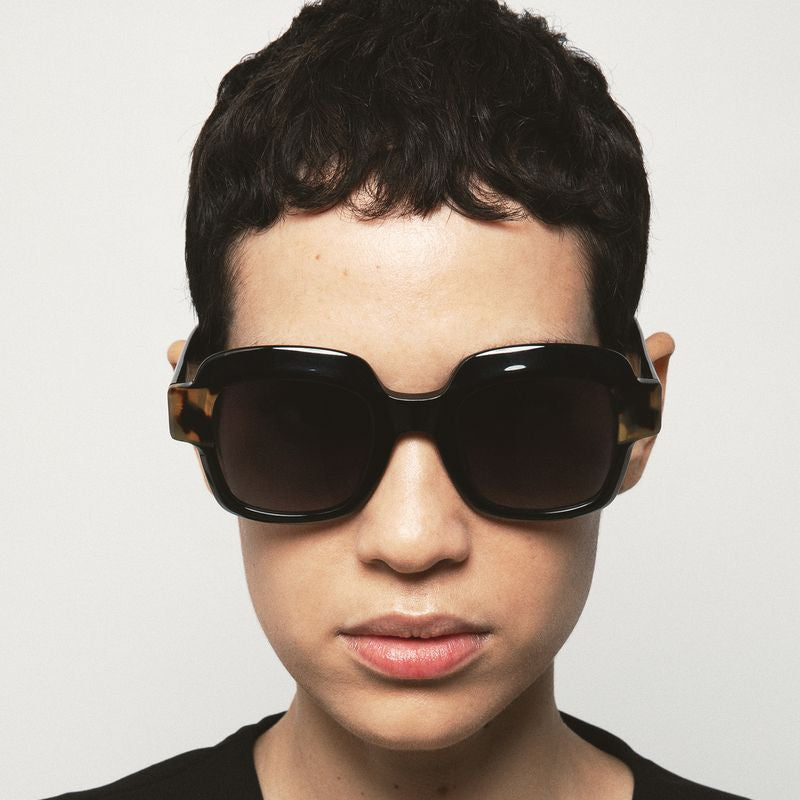 Lynn, Black/Grey Gradient Lenses